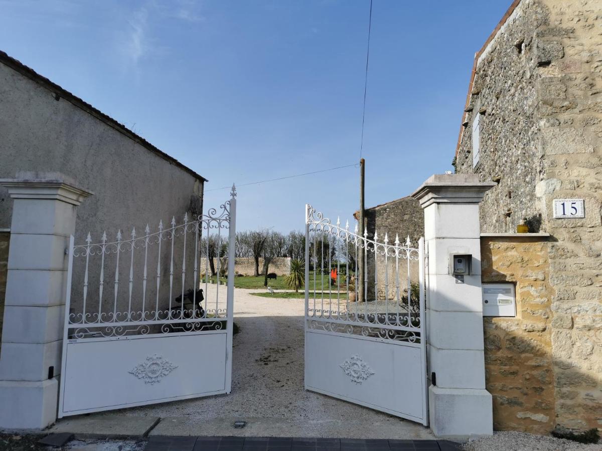Au Domaine De Gigie Panzió Chervettes Kültér fotó
